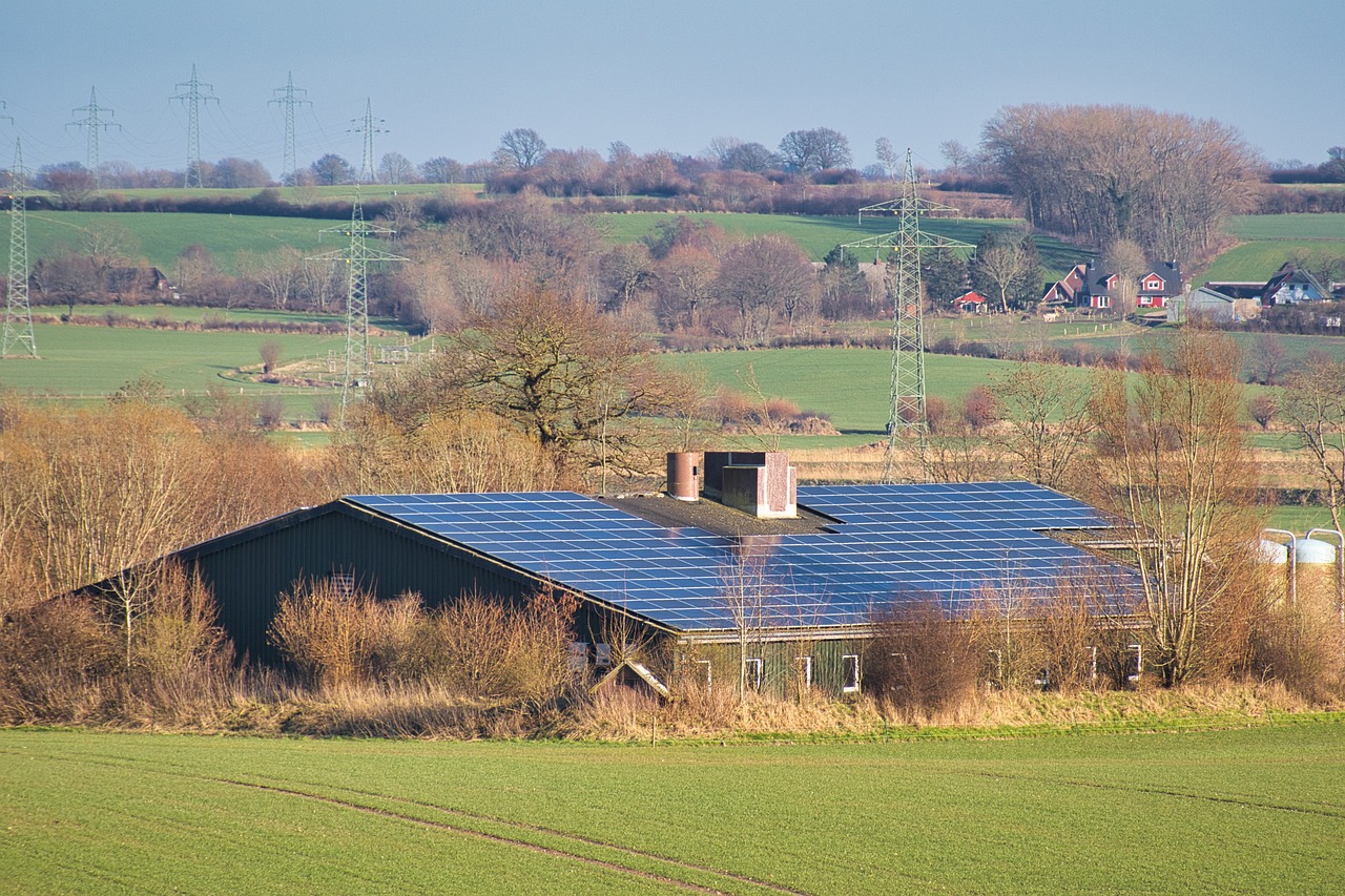 Fotovoltaické panely na venkovském domě